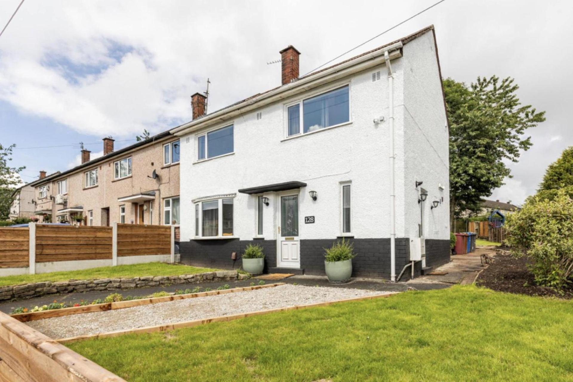 Come & Unwind In Charming 5 Bed House In Blackburn Exterior foto